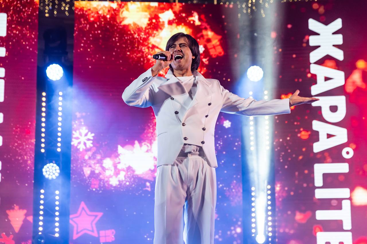 В VEGAS Кунцево прошел предновогодний концерт ЖАРА Lite