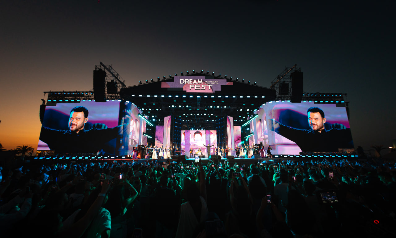 Dream Fest — 2025 в Баку проведут Регина Тодоренко и Милош Бикович