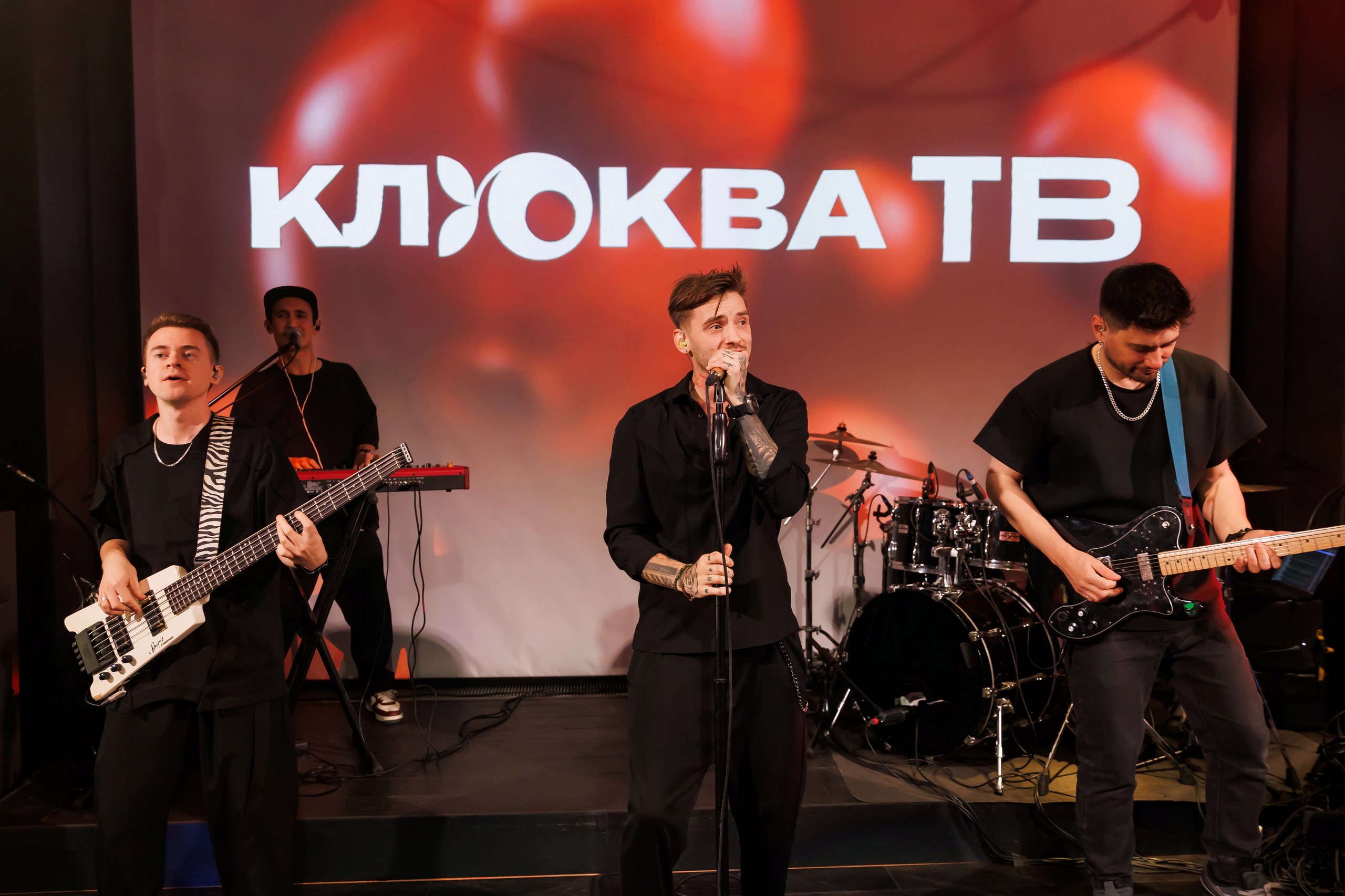 Павел Деревянко, Дмитрий Дибров и Дмитрий Дюжев появились на открытии телеканала «Клюква ТВ»