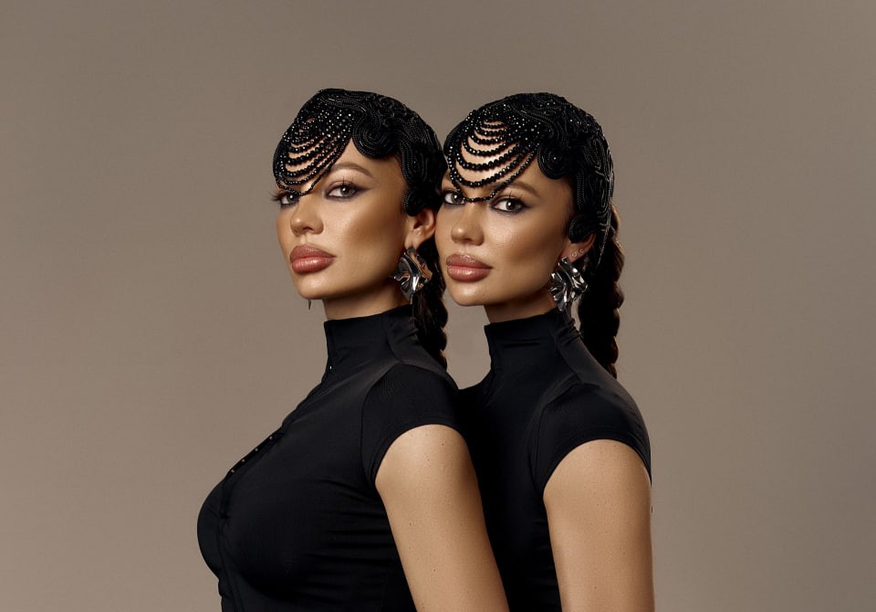 DJ TWINS: «Публика воспринимает нас скорее как одного человека»