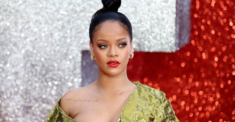 Рианна впервые снялась для журнала с новорожденной дочерью