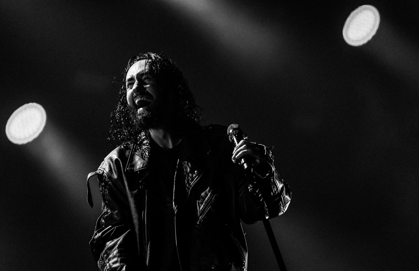 Брэгданц сольник. Ддт сольник. Сольники. Staind солист фото. Юрий шевчук сольник.