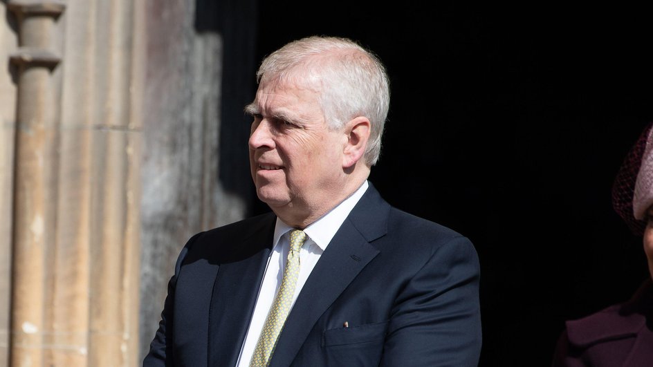 Карл III лишил брата титулов и выгнал его из дома