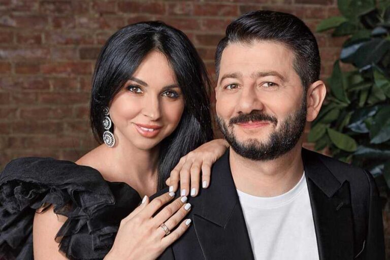 Михаил Галустян публично обратился к жене после развода