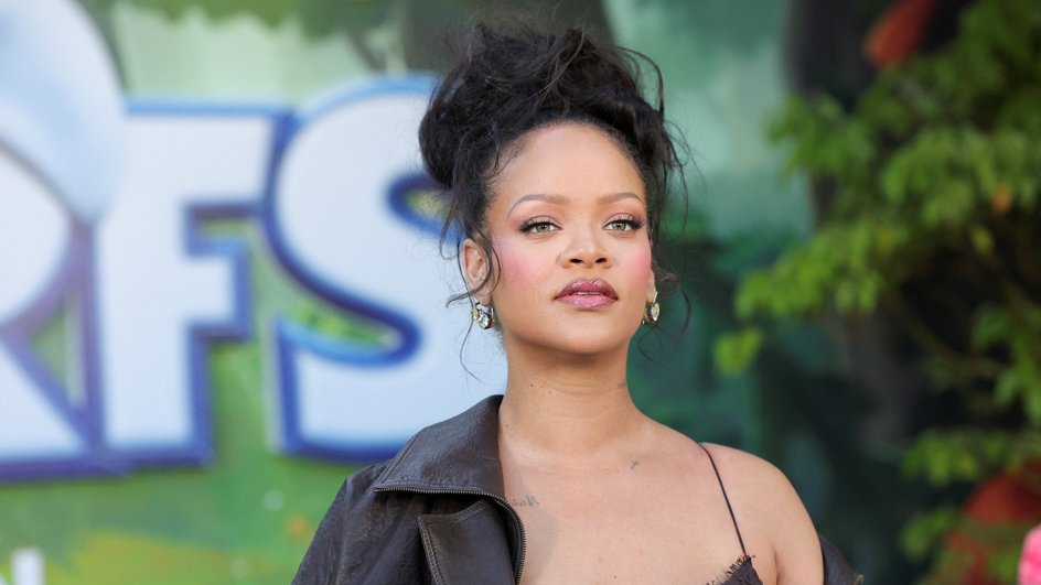 Рианна впервые появилась на публике с дочкой