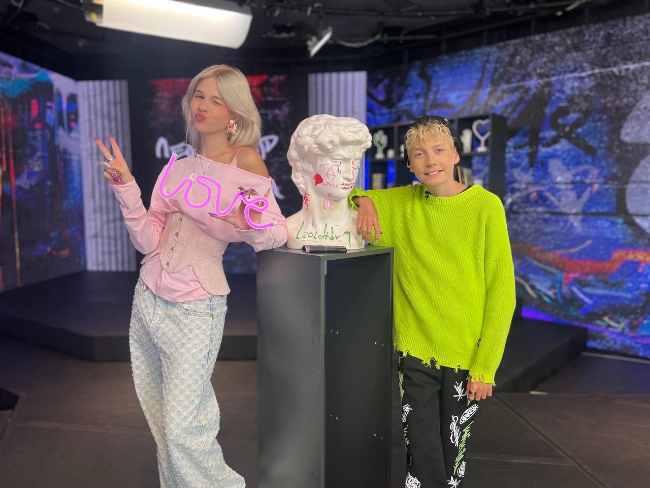 «Лео и мир шоу-бизнеса»:  топ-5 треков для учебы от STESHOK