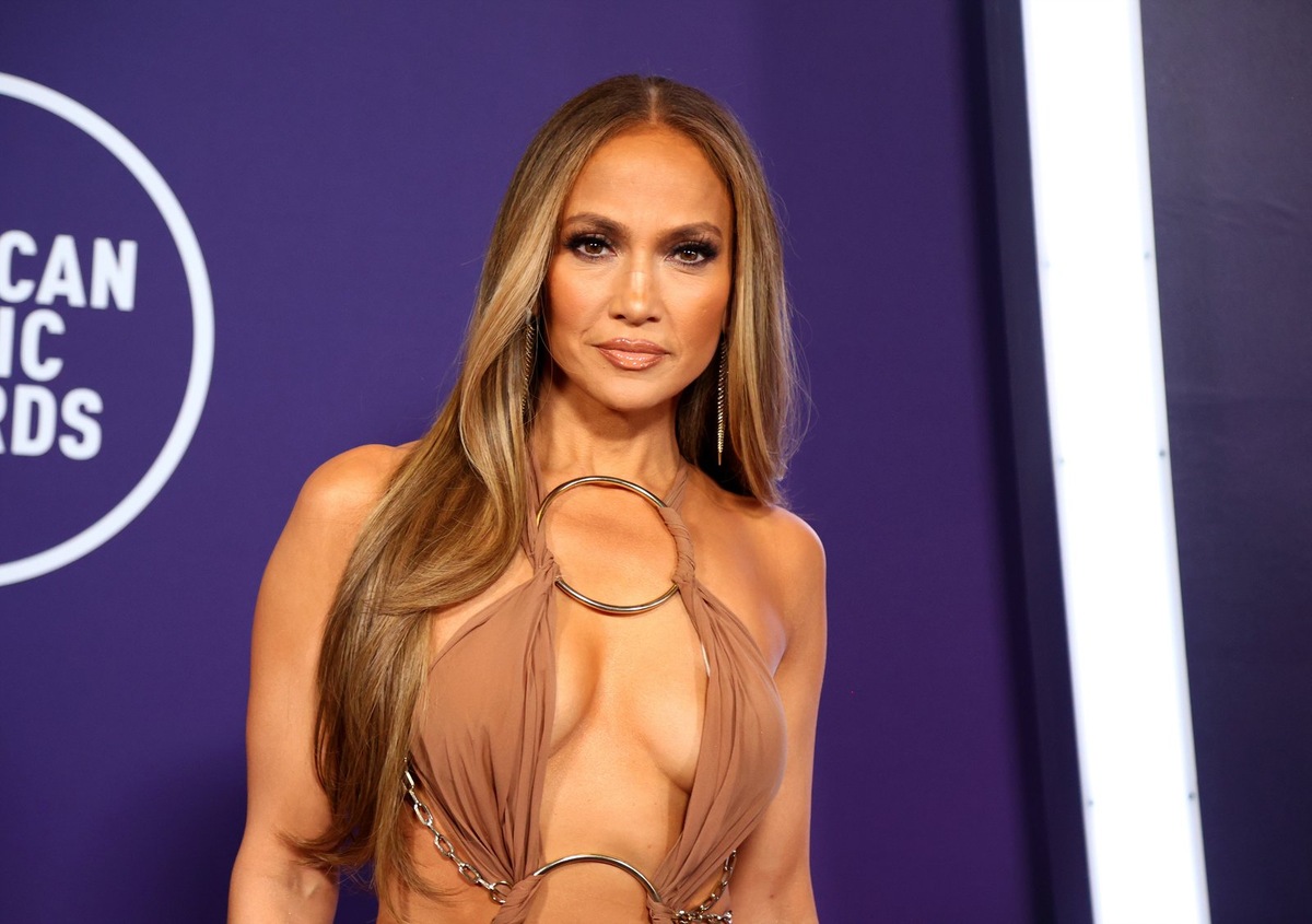 Дженнифер Лопес сменила восемь нарядов за премию American Music Awards