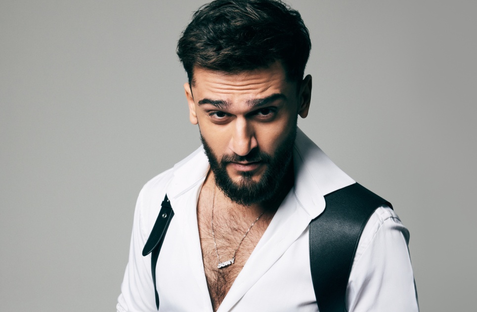 JONY исполнил песни из нового альбома на своем концерте