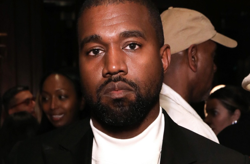 Канье Уэст остался без зубов. Что случилось? 