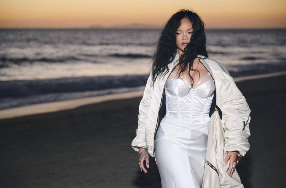 Рианну массово хейтят в Сети: Что случилось?