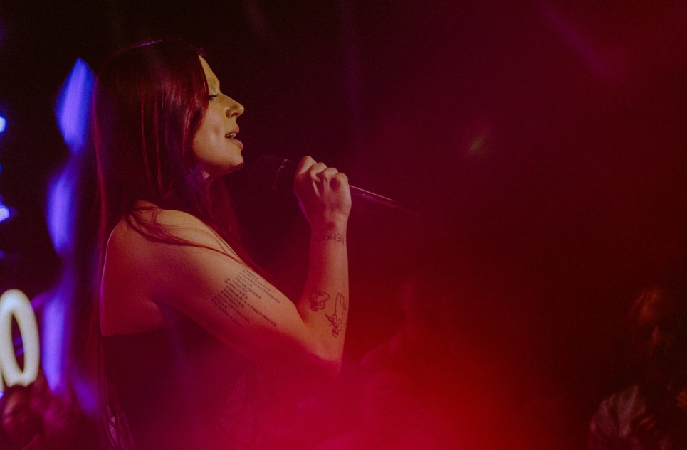 Эрика Лундмоен презентовала свой новый альбом «Мирра»