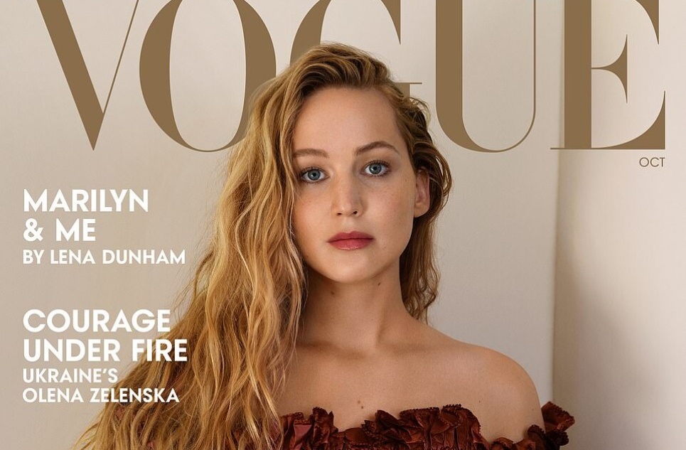 В интервью для октябрьского номера Vogue Дженнифер Лоуренс впервые говорит о материнстве и подтверждает пол своего первенца