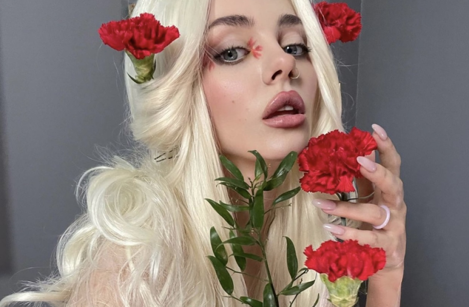 Вечеринка «Вечерняя Расцветаева» певицы ВРАГ