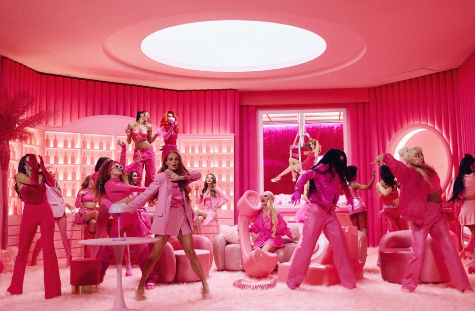 Марго Робби в прошлом: ANNA ASTI сыграет барби