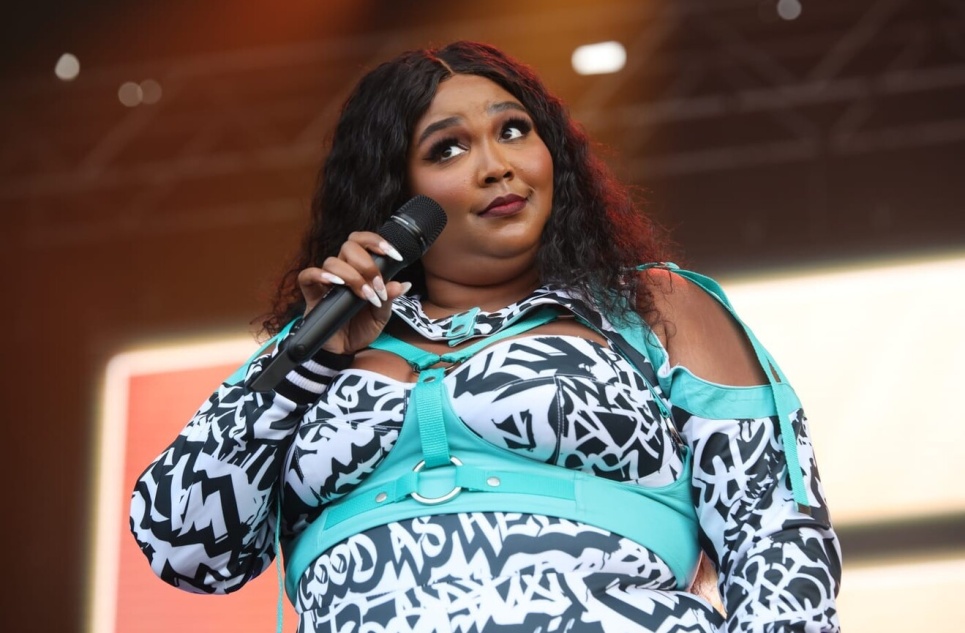 Лиззо обвинили в сексуальных домогательствах