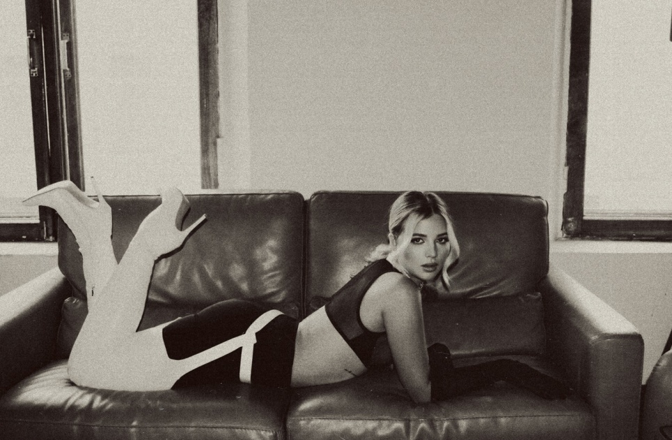 Аня Pokrov: «Если моему парню в директ будут писать девочки, я им все космы поотрываю. Я ревнивая!»