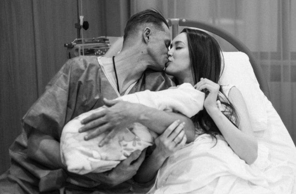 У Дмитрия Тарасова и Анастасии Костенко родился четвертый ребенок