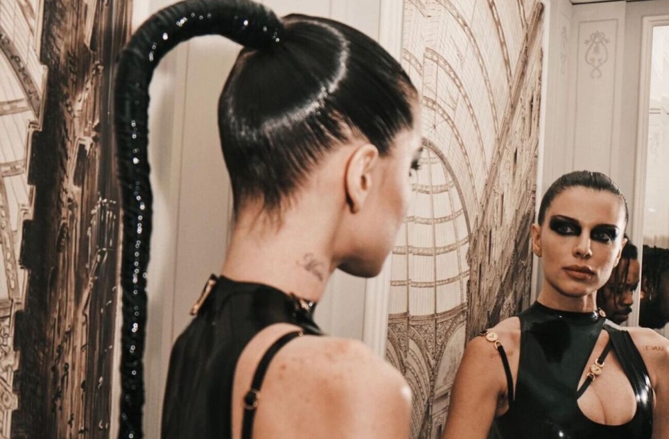 ЧТО НОСИТ ДЖУЛИЯ ФОКС?