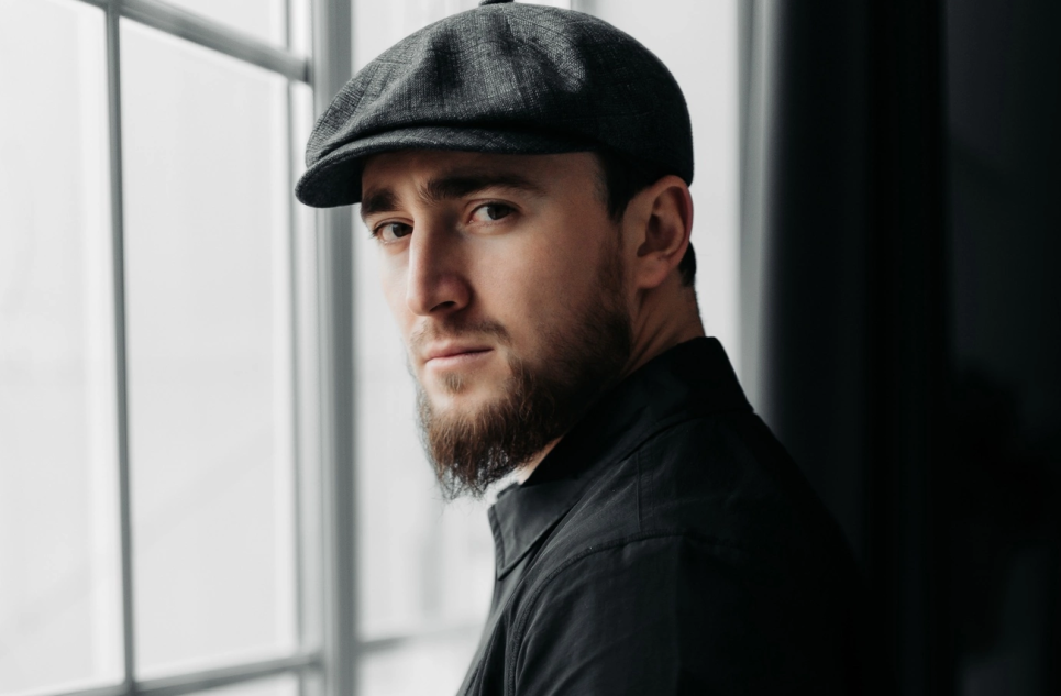 Горячий, гремучий и очень талантливый: в Москве прошел сольный концерт Султана Лагучева  