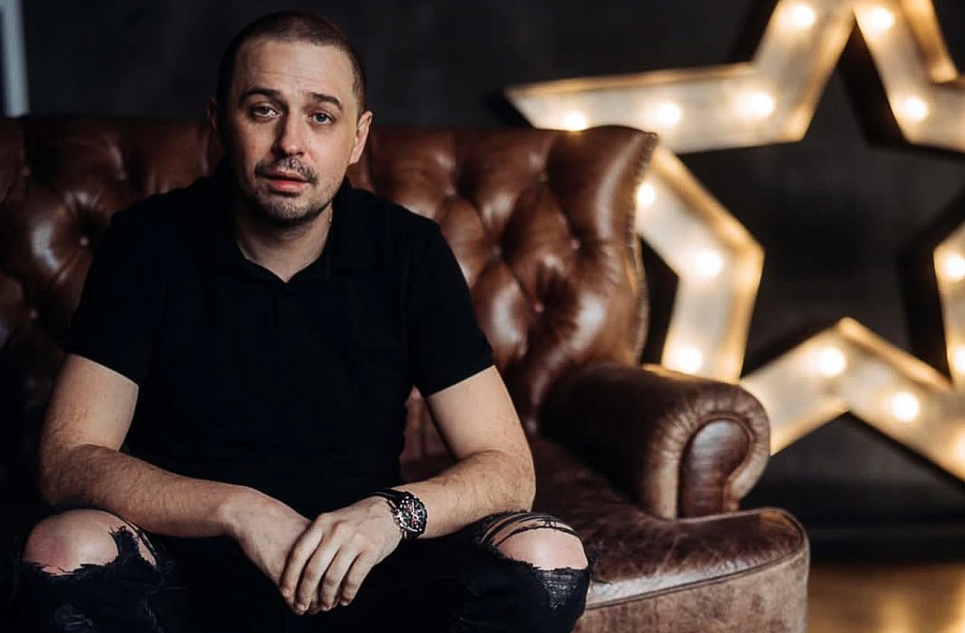 Олег Верещагин прокомментировал отношения Вали Карнавал и Саши Стоуна