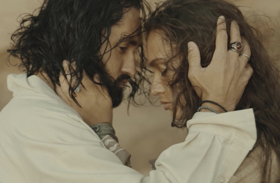 МОТ выпустил новый клип «Любовь как спецэффект»