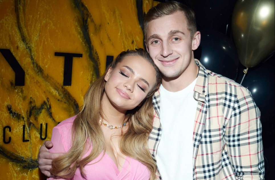 Саша Стоун против того, чтобы лезли в их отношения с Валей Карнавал