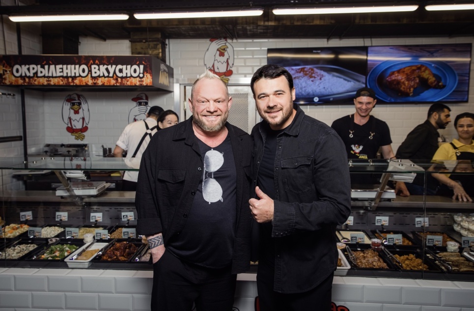 «Здесь будет очень необычно»: EMIN открыл «Куриную Лигу» – первое кафе-кулинария с обширным меню на основе курицы