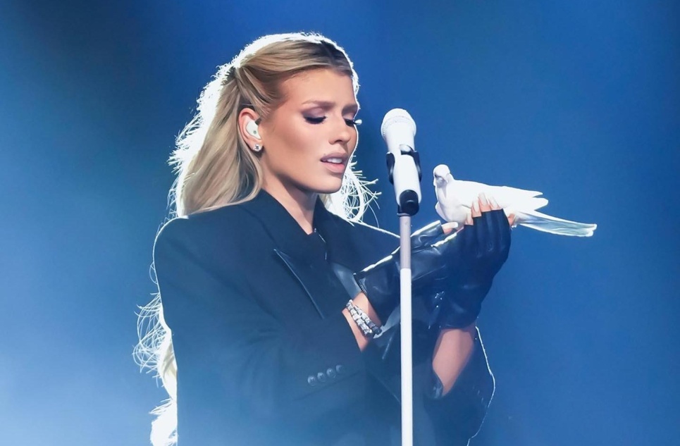 «За час до концерта пропал голос»: как прошел сольник Люси Чеботиной