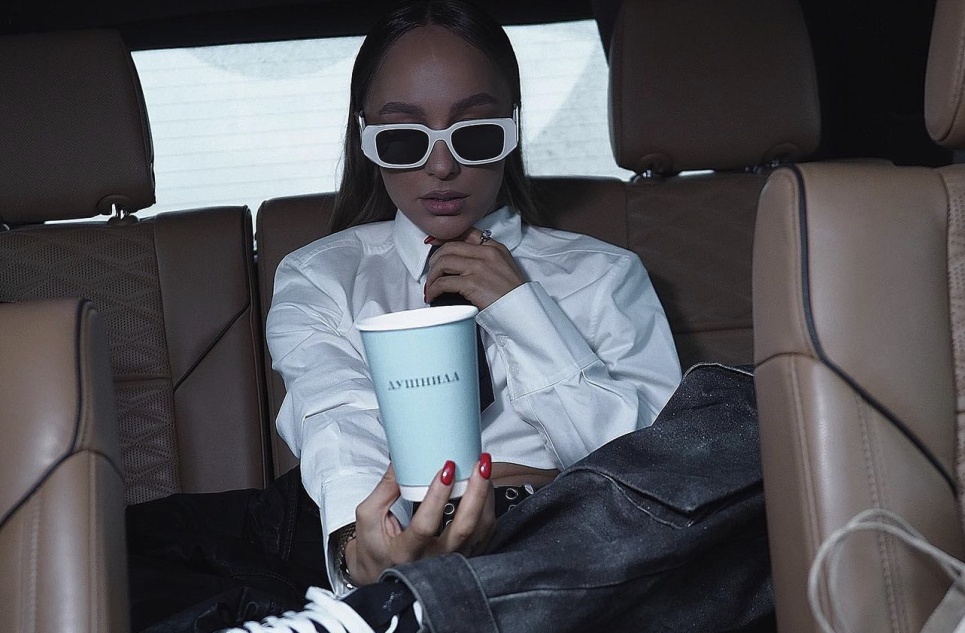 «Даже не представляете кому это “нам”»: Мари Краймбрери намекнула на фит? 