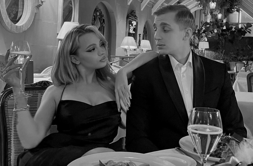 Вот и сказочке конец: Валя Карнавал и Саша Стоун расстались? 