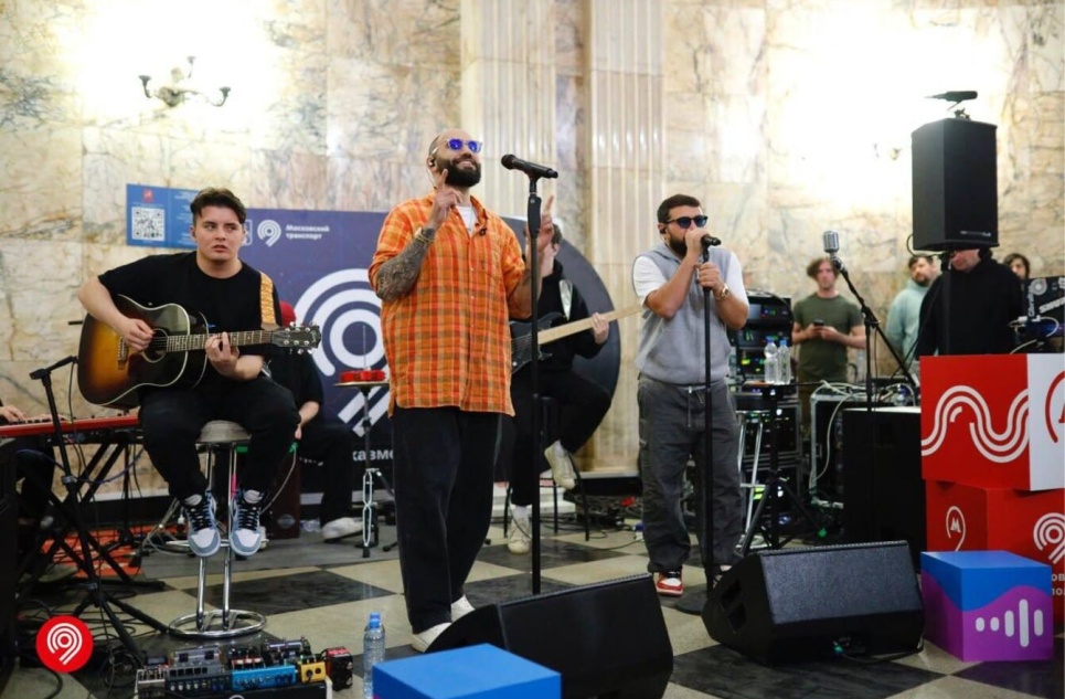 Следующая станция — HammAli & Navai: Артисты устроили концерт в метро 