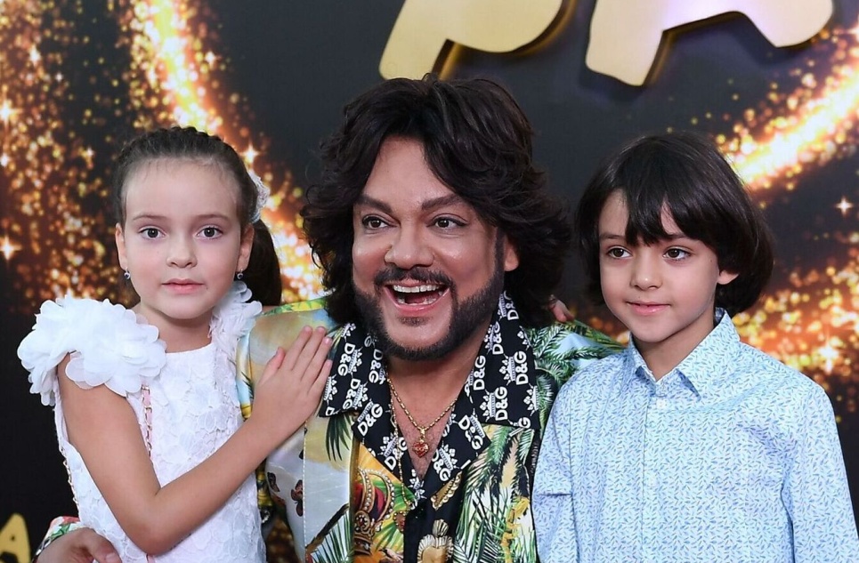 «Я выдраил шваброй весь храм...А через 9 месяцев родилась  Алла-Виктория».  Филипп Киркоров рассказал о церковном чуде