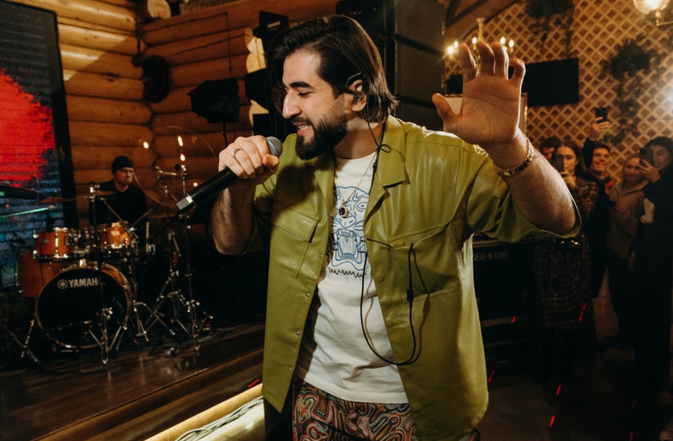 Торт из денег, «Истерика» и вечеринка за городом: как прошел день рождения Эльмана