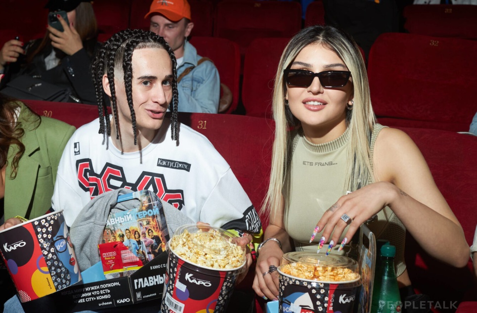 Дина Саева рассказала в каких она отношениях с младшим братом Элджея