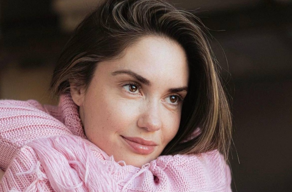 «Надо меньше изображать счастье»: Агата Муцениеце высмеяла Павла Прилучного и его новую супругу